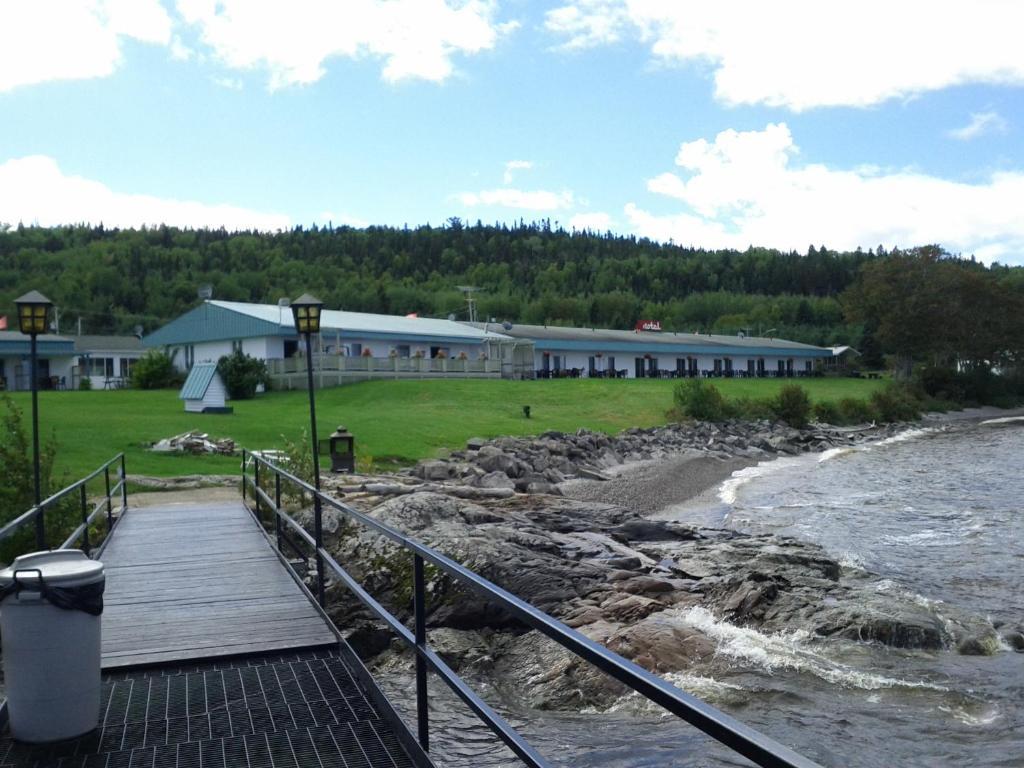 Motel Lac St-Jean แคมบอร์ด ภายนอก รูปภาพ